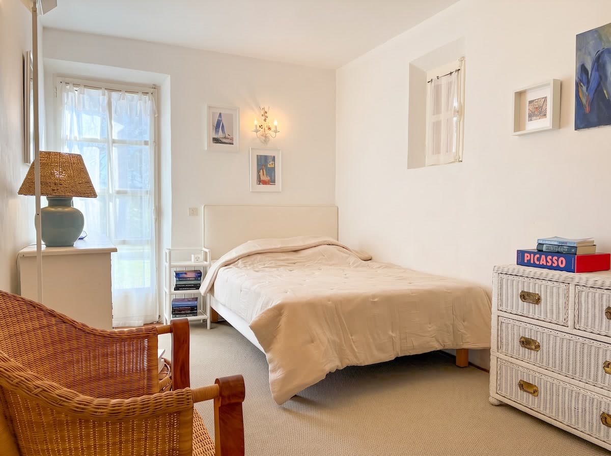 Voiles Bedroom, the double bedroom with a keyed garden entrance, view 1 of 4.